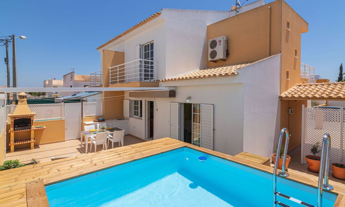 Pera House | Wonderful villa for 6 people with WIFI, A/C, private pool, TV and balcony