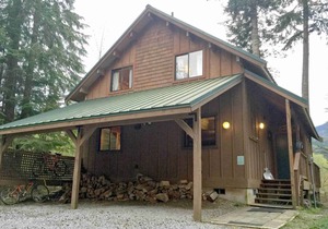 107 m² Cabin ∙ 2 bedrooms ∙ 6 guests in Glacier
