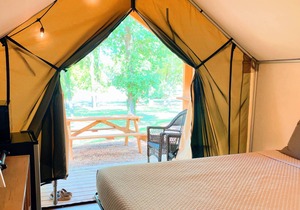#11 Son's River Ranch - Glamping Cabin w/2 Queen Beds in Kingsbury