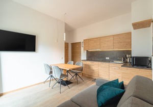 Apartment 'Kriendl Nr 4' with Mountain View, Private Terrace and Wi-Fi in Valdaora di Mezzo