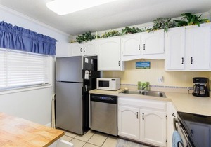 Direct Ocean Front/Corner Unit! NoDriveBeach of New Smyrna ! in New Smyrna Beach