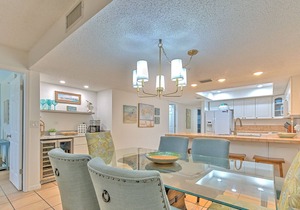Gulf Front Condo w/Lovely Beach Views - Sea Oats 407 in Redington Shores
