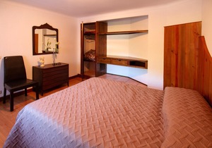 Homerez - Amazing house for 4 ppl. with shared pool and balcony at Porto de Mós in Porto de Mós