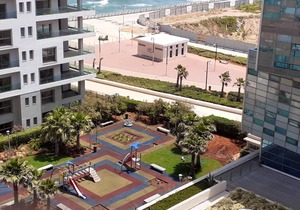 Homerez - Beautiful apartment With sea view and garden