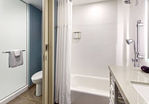 In the Heart of it All! 2 Wonderful Units, Pool, Water Park! in Anaheim