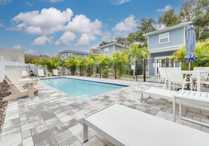 Luxury 2 bedroom tiny home with pool "Skye" in Dunedin
