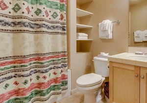 Mountain Getaway with a Shared Outdoor Pool, Hot Tub and Nature Views in Mammoth Lakes