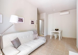 Newly renovated apartment in Plaza España! 035 in Barcelona