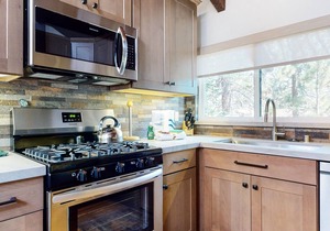 Updated & Large, Bright Mammoth Home near The Village, Pool On-site in Mammoth Lakes