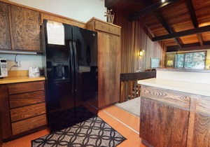 Vintage & Spacious Cabin Get-a-way! Near The Village & Pool On-Site in Mammoth Lakes