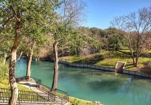 Waterfront Condo on the Comal River. in New Braunfels