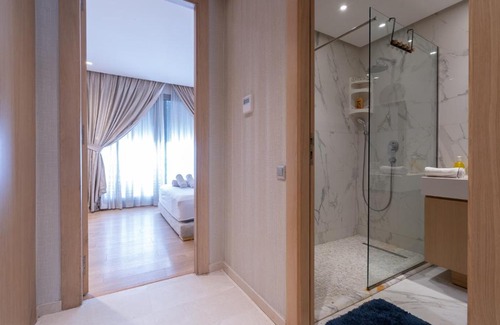 Casablanca Apartment | Awesome King Bed Flat. Spacious. Close to All.