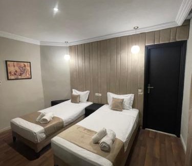 LA GIRONDE Hotel | Cadé Hotel