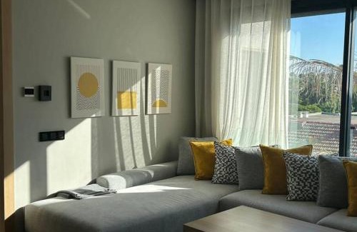 La Corniche Apartment | The Besty Ocean Suite-By Ayla Stay