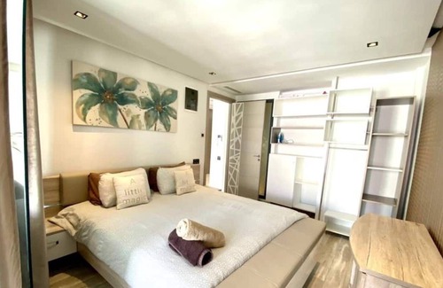 Anfa House | The Dream 23-Modern, Comfortable in Heart of Casa
