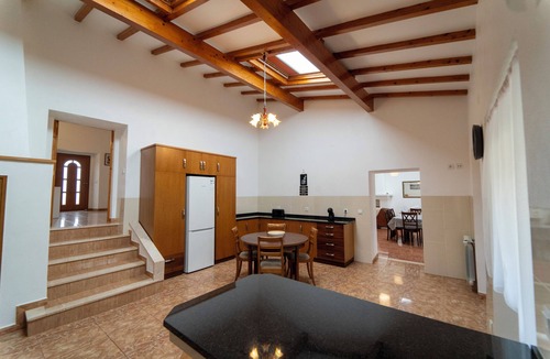 Famalicao House | Évasion Tranquille : Maison Près des Plages de Nazaré et São Martinho do Porto
