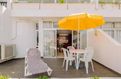 Oura Hotel | 1BR Apartment w/Kitchenette Steps from Praia da Oura - Pakring | 3 Units
