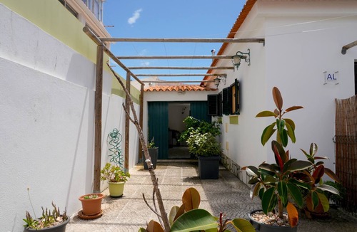 Estoril House | 2 Bed Apartment with Patio