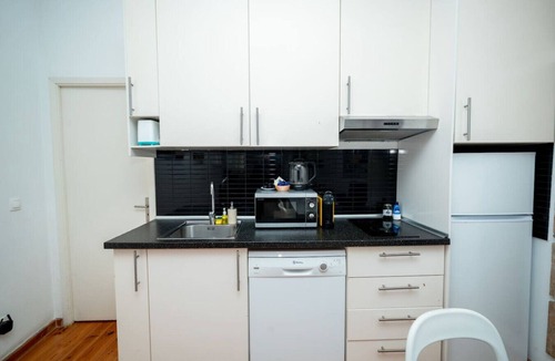 Mouraria Apartment | 3-Bedroom 2-Bathroom 1-LivingRoom. 3-DoubleBed. 1-Sofabed Apartment with Terrace
