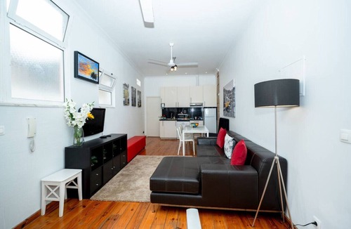 Mouraria Apartment | 3-Bedroom 2-Bathroom 1-LivingRoom. 3-DoubleBed. 1-Sofabed Apartment with Terrace