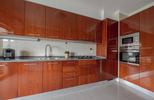 Cascais Apartment | 3-bedroom apartment in wonderful Parede with AC, fitness room
