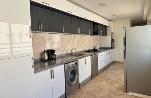 Casablanca City Center Apartment | 3-Bedroom Apartment with Panoramic Rooftop Terrace — Gauthier, Casablanca