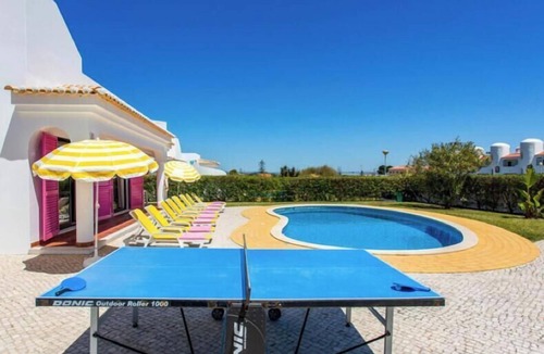 Alporchinhos Villa | 4 bedroom villa with private pool within walking distance to Alporchinhos beach