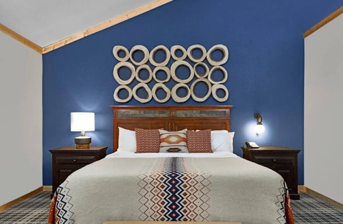 Mammoth Lakes Hotel | 4 Charming Alpine Units Near Devils Postpile & Sherwin Lakes for Exploration