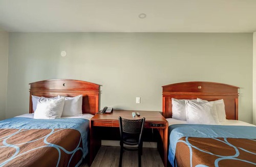 Barstow Hotel | 4 Rooms 2 Queen Beds - Experience Retro Vibes Room Near Top Route 66 Attractions