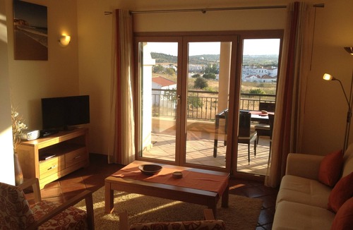Burgau Apartment | 4-STAR LUXURY 2 BED/2 BATH APARTMENT, POOLS, WIFI, AIR-CON, 5 MINS WALK TO BEACH