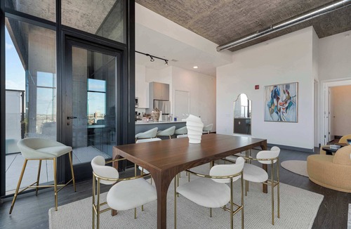 West Loop Apartment | 4BR Apt Same Floor Combo Group Stays Top Amenities