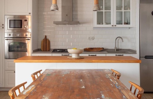 Saifores House | A charming little house nestled between vineyards and the sea.