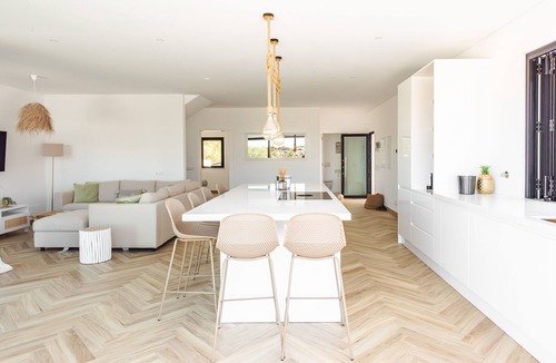Salema Villa | A Luxury Vila located in Salema- Sleeps 6/8 - 8 mins walk to the beautiful beach