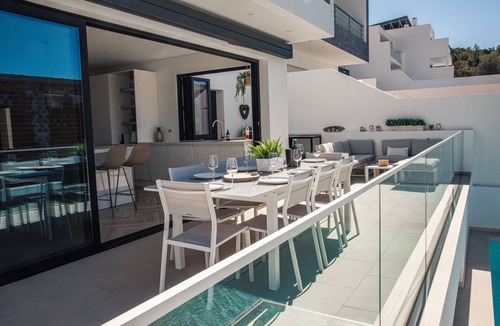 Salema Villa | A Luxury Vila located in Salema- Sleeps 6/8 - 8 mins walk to the beautiful beach