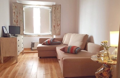 Misericordia Apartment | A Portuguesa, at Bica's Funicular Street