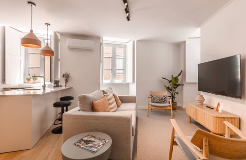 Misericordia Apartment | A2 NEW | Remodeled & Spacious! | Very Central