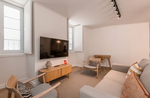 Misericordia Apartment | A2 NEW | Remodeled & Spacious! | Very Central