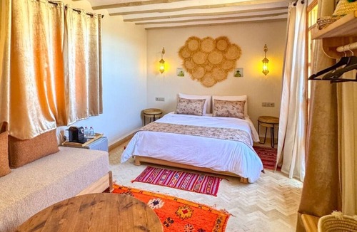 Bab Lghoul Hotel | Adorable 1-bedroom hotel suite with AC in fes