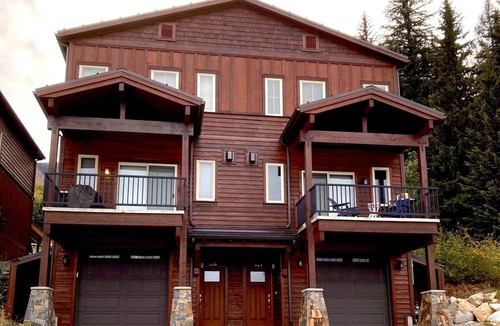 Sandpoint House | Adventure Awaits: Ski-In & Out Retreat with Spa, Steps from Schweitzer Village!