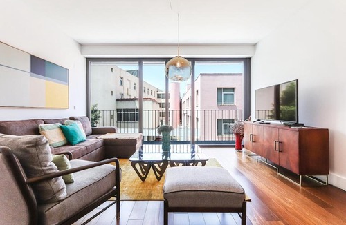 Santo Amaro Apartment | Alcantara Lovely With Balcony 2 Bdr Apt with AC
