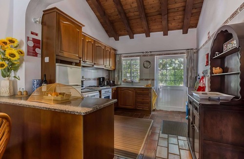 Alcalar Apartment | Algarve Apartment with Garden & Pool
