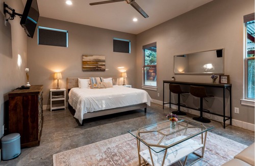Dripping Springs Hotel | Amazing 8 Acre Ranch- Weddings, Reunions, Retreats