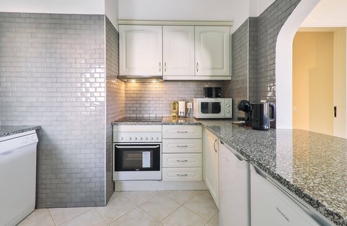 Alporchinhos Apartment | ANABELA APARTMENT WITH POOL AND GARAGE PARKING SPACE
