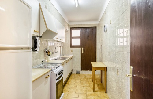 Llanca Apartment | Apart on the Paseo Marítimo '2-3' close to the Beach with Terrace & Wi-Fi