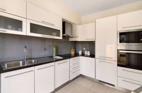 Sesmarias Apartment | Apartment 'Albufeira Townhouse Beach' with Shared Pool, Wi-Fi and Air Conditioning