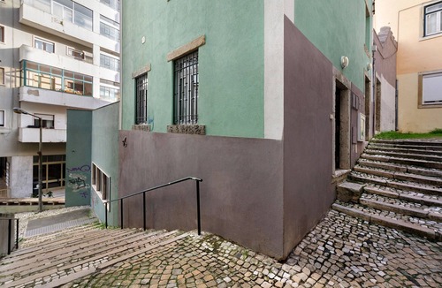 Santa Engracia Apartment | Apartment 'Beco Do Sapato' with Wi-Fi and Air Conditioning
