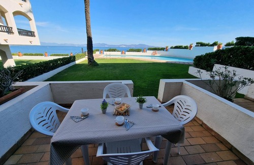 Pedrinya Apartment | Apartment in L'Escala with terrace near the beach
