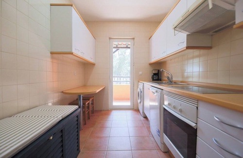 Charneca de Caparica e Sobreda Apartment | Apartment Nitin - Well-appointed holiday apartment situated on a renowned golf course, combining comfort, convenience, and scenic fairway views