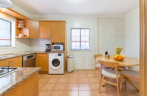 Longueira Apartment | Apartment 'Refúgio da Longueira' with Private Terrace, Balcony and Wi-Fi