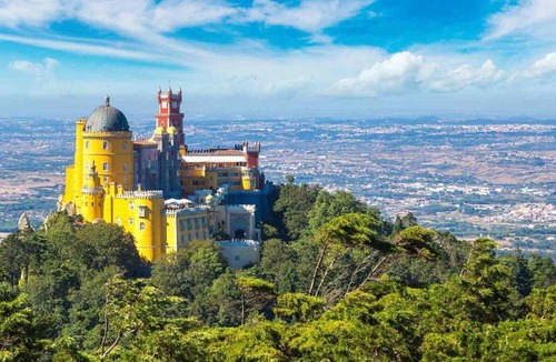 Mina House | April Square Guesthouse by Lisbon with Sintra